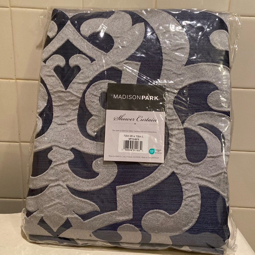 💙Madison Park Navy / Silver  Shower Curtain 72”x72”